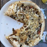 Vegane Pizza mit Champions und Zwiebeln  at Nadtila  in Diepholz