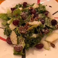 Ensalada con lechuga, uvas, nueces, manzana, y coco rallado  at Le Campane in Oaxaca