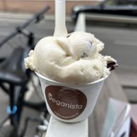 Cherry Cherry Lady 3,50€
Peanut Butter Cup 3,50€  at Veganista Ice Cream III in Vienna