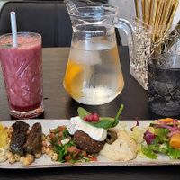 Meze Zeytunn ja mixed berry smoothie at Zeytuun in Tampere