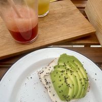 Tostada con ricotta vegana y zumos naturales   at Blat Picat in Formentera