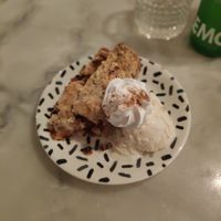 Applecrumble at Hummus in Delft