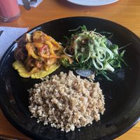 Arroz con coco, cebiche de mango y tofu en un patacón y noodles de zuchinni at Cardamomo in Bogota