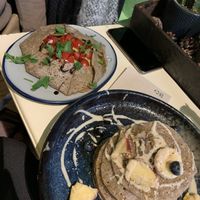 Avocado galette and vegan pancakes with fruit and nutbutter swirls at Hommage in Cologne