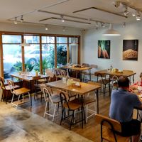 Ample lights from big windows at Flourish 元禾食堂 - Yuán Hé ShíTáng in Taipei