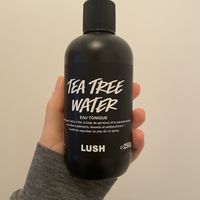 Tonic water   at LUSH - Saint-Lazare in Paris