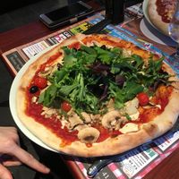 Pizza vegan at Le London in Calais