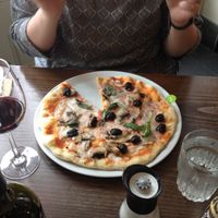 vegan pizza at Zizzi in Bromley