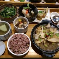 set meals at Yí Xīn Yuán SùShí - Serenity Vegetarian in New Taipei City