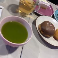 Te matcha, donas y cheesecake.   at Frambuesa Pastelería Vegan in Bogota