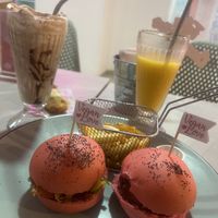 So impressed by these burgers! 🙏🏼  at Frambuesa Pastelería Vegan in Bogota