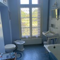 Une des salle de bain  at La Cure du Maine Charles in Birac