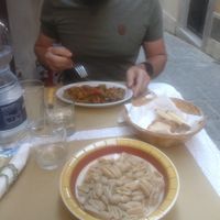 Caponata und Pasta mit Pistazienpesto at Zenzero in Siracusa