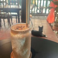 Chocobana (chocolate, café, mantequilla de cacahuete, banana, leche de almendras).🤯 #Veganuary at Rosie's Cafe in Hoi An