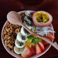 Liquid sunshine smoothiebowl (mango, banana, pineapple with toppings) at Rosie's Cafe in Hoi An