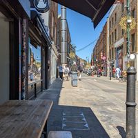 Blick von den Außensitzen at What The Pitta in London