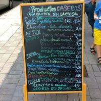 Menu board in Spanish at Veg Art Natural Food in La Palma