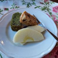 Macha and orange cake with apple at Flowerish in Nara