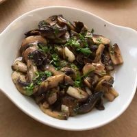 Garlic mushrooms 😋 at Ateliê 47 in Silves