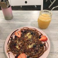 Apple Pancakes & Ziggy Smoothie at Paradise Plantbased in North West London