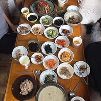 Shin seen bap 
Ooheong deep bap 
Wholewheat noodles with wild sesame
Tomato bibinguksu at Jayeonneuro in Jeju