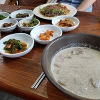 Perilla seed soup, tomato noodles and side dishes at Jayeonneuro in Jeju