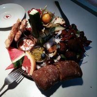 Huge vegan plate at Napoljonska in Berlin