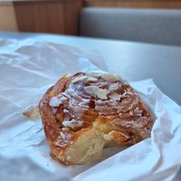 Frangipanne koek (almond) at Bakkerij Goeiemorgen in Berchem