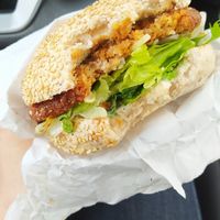 'Hello Toky met wasabi, nori, gember en een sesamburger at Bakkerij Goeiemorgen in Berchem