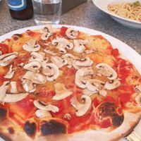 Yummy vegan pizza funghi at Bosek's Salt & Sugar in Wagrain