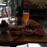 Broeiplaat. Mustard sits behind the bread at BROEI in Utrecht