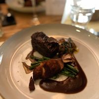 Lion’s mane: Our main dish. Truffle gratin, chimichurri, garter bean and a lion’s mane steak. This was my least favorite dish. Incohesive and I can prepare a lion’s mane bett at BROEI in Utrecht