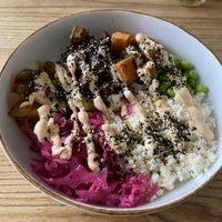 Poke bowl with teriyaki mushrooms and red-lentil tofu: tasty, but quite spicy and sour at BROEI in Utrecht