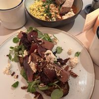 Broodje paddenstoelenpate en shakshuka  at BROEI in Utrecht