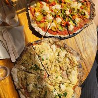 Pizza 4 formaggi e ortelana at #RAW VEGAN FIRENZE in Florence