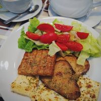 Vegan mixed plate with seitan, tofu and tempeh at Bar Dolcezza in Catania