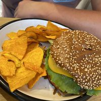 Burger. Faux-mage non fondu. Dommage !  at Wild & The Moon - Wild Lab Gravilliers in Paris