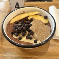 Six Pack Bowl (chocolate, oats, almond butter) at Wild & The Moon - Wild Lab Gravilliers in Paris