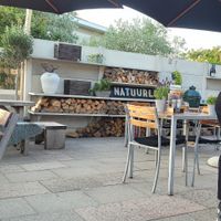Aussenbereich, tolles Ambiente at Natuurlijk in Egmond Aan Zee