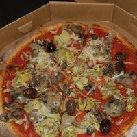 Vegan cheese with olivers, capers, mushrooms and artichokes at Bella&Brava in Venice