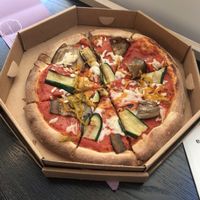 Vegetariana pizza  at Bella&Brava in Venice
