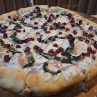 Pizza en Nogada, por la temporada del Chile en Nogada 😱🤪😋🍕🌱🫶🏻 at Veggino's Pizza in Mexico City