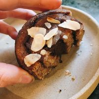 Raw cinnamon bun at Pepstop - Riddargatan in Stockholm