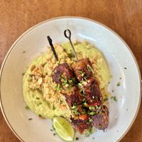 Tempeh skewers and thai quinoa 😋  at Teva in Rio De Janeiro