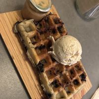 Peanut Foster but blueberry waffle and no banana 13€  at The Sister in Brussels