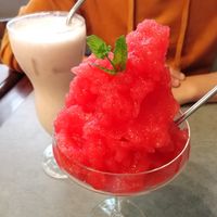 Frozé au fruits rouge et smoothie at The Sister in Brussels