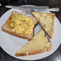 Vegan scrambled egg on toast at Rose & Grant's in Glasgow