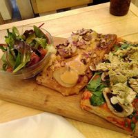 PIZZE at Hank Vegan Pizza in Paris