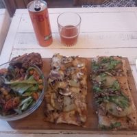Grande menu: 2x pizza, salad, dessert and drink at Hank Vegan Pizza in Paris