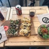 Dandy & Montagnard at Hank Vegan Pizza in Paris